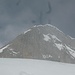 auf dem Gletescherplateu 2500m üNN, der Gipfelaufbau des Vrenelisgärtli mit seiner gigantischen Nordostwand steht noch deutlich über mir (ca. 400Hm). Von links zieht von der Chanzle der eigentliche Guppengrat hinauf " My way "