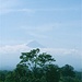 Vulkan Merapi von den Tempelanlagen aus gesehen.