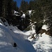 Den Wasserfall im oberen Teil des Schützensteigs kann man bei den Schneemassen fast übersehen.