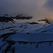 Aussicht unterhalb der Hübschhorn Nordostwand über die Gletscherzunge des Chaltwassergletschers zum Mäderhorn (2852m) und dem in Wolken verhüllten Wasenhorn / Punta Terrarossa (3245,8m).