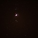 Foto des Orionnebels das ich etwa zwei Monate früher aufnahm:<br /><br />Der 1350 Lichtjahre entfernte Gas- und Staubnebel M 42 mit seinem kleineren Ausläufer M 43 links oben vom Hauptnebel. Hier entstehen gerade viele neuen Sterne dessen Geburt man im sichtbaren Licht wegen dem vielen Staub nicht direkt sehen kann.
