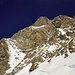 Der Gipfelbereich des Schreckhorns: Die Route verläuft im breiten Schneefeld links und folgt dann dem Grat