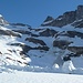 Blick auf die erste Steilstufe nach Oberchäseren - Durchschlupf in etwa einem "Z" folgend, unten an der Sonne, oben am Schatten