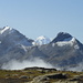 Links Grand Chavalard (2899). In der Mitte Mont Blanc.