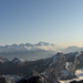 Weit hinten das Mont Blanc Massiv.