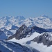 Gipfelpanorama I: Ferdenrothorn über dem Lötschenpass, darüber von links Pigne d'Arolla, Mont Blanc de Cheilon, Aiguilles Rouges d'Arolla und Grand Combin