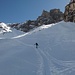 auf gut angelegter Spur geht's weiter hoch; nach einigen Tagen Schönwetter ist diese an sich rel. einsame Tour natürlich gespurt. Die Einheimischen kennen ihre Berge