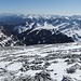 das sehr sanfte Gipfeldach vom Gschnitzer Tribulaun und der weite Blick in die Dolomiten