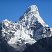 Von Khumjung hat man erstmals einen wunderbaren Blick auf die Ama Dablam (6856m)