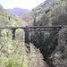 Il vecchio ponte, bellissimo, sopra il ramo del Breggia che scende dalla Valle della Crotta.