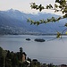 Schon nach wenigen Meter Aufstieg wird man mit einer Aussicht auf den Lago Maggiore (193m) belohnt.<br /><br />Hoch oben ist die kecke Pyramide Pizzo di Vogorno (2442,4m), wohl auch eine schöne und lange Tagestour.