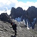 Am Ari Schubel-Steig zuruck in der Schartenschartl, 2575m, mit Wilde Sender und Seekofel im Hintergrund.