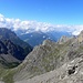 Blick nach Nordwesten zur Hochstein,2020m, mit  Villgratner Berge dahinter, zwischen Spitzkofel, 2717m-links und Laserzwand und Roter Turm, 2702m-rechts.