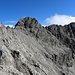 im Abstieg zur Schartenschartl, 2575m, mit Lavanter Gamswiesenspitze, 2707m  und Gamsköpfe, 2695m.