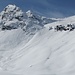 hier zweigten Skispuren in Richtung Ellesspitze ab; alles wird jetzt gespurt und begangen, wenn's schon mal Neuschnee hat im Süden