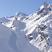 Rückblick auf die Tour von der Rifflseehütte. Der Gipfel in Bidmitte ist der Rostizkogel, die wesentlich niedere weiße Schneepyramide rechts davon der "K2"