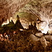 Carlsbad Caverns - Impressionen auf der Big Room Route. Um einen Eindruck von den Dimensionen der Höhle zu bekommen, achte man auf die beiden "winzigen" Personen ziemlich exakt in Bildmitte.