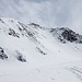 <b>La croce di vetta del Wurmtaler Kopf è a un tiro di schioppo. Vedo degli escursionisti che percorrono la cresta terminale senza gli sci; li hanno lasciati allo Skidepot, a circa 3200 m di quota. </b>