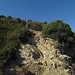 Der Abstieg zum Strand von Laconella über den felsigen Sentiero.