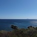 Der wunderschöne Blick an einem Super-Tag über die gesamte Bucht von Lacona vom Campingplatz Laconella aus. Geradeaus im Hintergrund das Capo Stella, rechts davon die Insel Montecristo, das Capo Fonza und vorne die Felsengabel von Punta Contessa. Rechts unter dem Capo Fonza der Strand Ghiaieto.