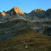 Mit den ersten Sonnenstrahlen starten wir zum Gipfelsturm auf den Piz Tschütta / Stammerspitz (3254,1m).