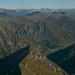 Gipfelaussicht nach Norden (Österreich) ins Verwall. Am Horizont in der Bildmitte ist der höchste Gipfel des Verwalls,  der Hohe Riffler (3168m) zu sehen. 