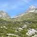 Kalser Torl, 2809m-mittelinks, am Fusse des Ralfkopf, 3105m links, und Glödis,3206m, rechts.Es sieht sich die wunderschonen Westgrat(III Kletterei)-mitte und die Sudostgrat mit Klettersteig am Gipfel-rechts.