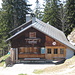 direkt am Gipfel befindet sich die Hochälpelehütte, Saisoneröffnung am 26.5.12 (Ein nicht beheizter Notraum mit Decken, ohne Schlafplätze, ist immer geöffnet.))