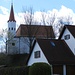 Die Bergkirche steht auf einem künstlichen Erdhügel, der schon im Hochmittelalter eine kleine Burg getragen hat. Sie wird von den evangelischen Christen des Ortes genutzt.