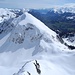 Gipfelpanorama Widdergalm: Frühling im Simmental und am Thunersee, Schafarnisch, Stockhornkette und Niesengrat sind dagegen noch tief verschneit 