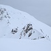 Schafarnisch N-Flanke von der Erhebung im N-Grat: unter dem Gipfel ein 30cm dicker Anriss, weiter unten drei 70cm dicke Anrisse
