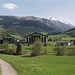 Bergün, Blick vorbei am Sporthotel nach Latsch und in die Val Tuors