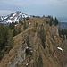 Blick vom östlichen Gipfel zum Kreuz der Haaralmschneid.