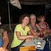 danach fröhliche Stimmung beim Abendessen