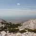 Gipfelbereich Dinara - Teilpanorama 8/10. Ausblick in etwa westliche Richtung, mit Knin im Hintergrund.