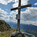 Schönes Gipfelkreuz mit ganz neuem Buch (vom November 2011).