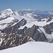 Aussicht von der Ötztaler Wildspitze : Weisskugel links (3734 m), Piz Bernina in der Mitte im Hintergrund.