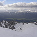 Blick über die Lattenspitze und die Pfeiser Spitze auf die Tuxer Alpen