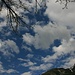 weiß-blauer Himmel am Pillersee