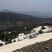 Aussicht unterhalb des Gipfels des 1952m hohen Όλυμπος - Χιονίστρα (Ólympos - Chionístra) in östlichen Gebirgsteil vom Τρόοδος (Tróodos) mit dem auffälligen Ἀδελφοί (Ádelphoí; 1612m).