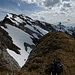 Am hübschen Gipfel des Oberen Lichtecks (1992m) mit Blick zum weiteren Gratverlauf.