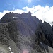 Blick zur Sextner Rotwand oder Croda Rossa di Sesto, 2965m,Gipfelkreuz(2936m) ist links im Bild, Hauptgipfel oder Vinatzerturm(2965m) im Bildmitte.
