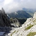 Tief unten es sieht die Abstieg zum Rotwandkopfe oder Coston di Croda Rossa, 2345m.