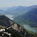 Blick auf vier Seen: Lungern-, Sarner-, Alpnacher- und Küssnachtersee - und auf Rigi und Stanserhorn