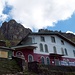 Scendendo si transita a fianco della Capanna Alpinisti Monzesi, traguardo della Monza-Resegone.