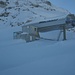 Die Bergstation vom Sessellift unterhalb vom Jochstock (2564m). Bei Skibetrieb ist es hier weniger ruhig und der Jochstock kann von der Skistation in 10 Minuten erreicht werden.