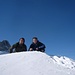 Zwei Schneeschuhläufer auf dem Jochstock (2564m).