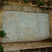 Nach der Vertreibung der Zyperngriechen 1974 aus Nordzypern wurden viele Denkmäler und Kirchen zerstört wie diese Gedenktafel in Lapta.