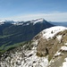 Im Vordergrund der Gipfelrücken des Gnipen 1567m, im Hintergrund die Rigi 1798m, links davon Rigi Dossen