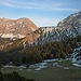 Rosa beleuchtet: Östliche Karwendelspitze, Vogelkarspitze, Schlichtenkarspitzen, Bäralplkopf; Raffelspitze.